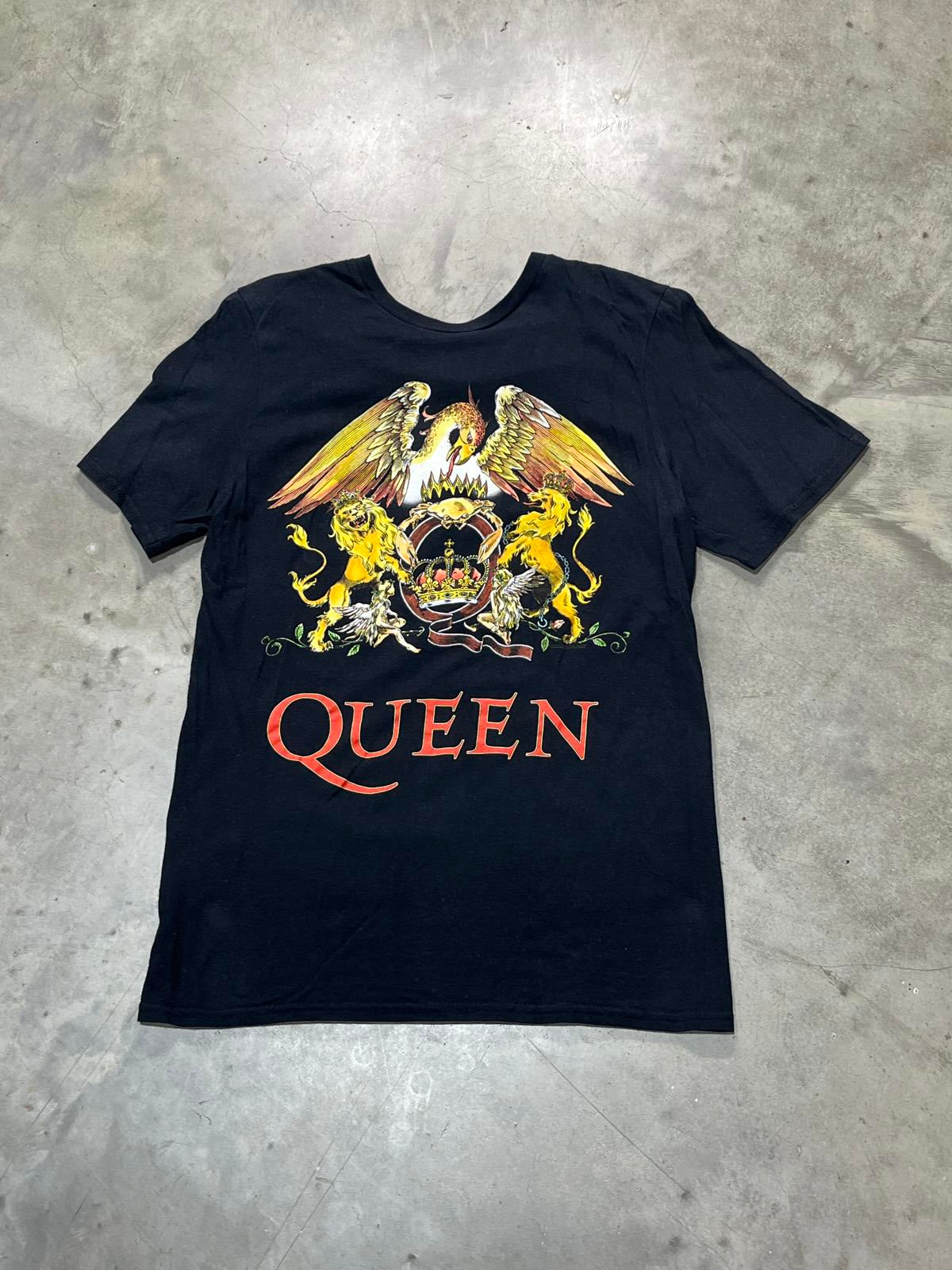 Queen Preowned Small T-shirt