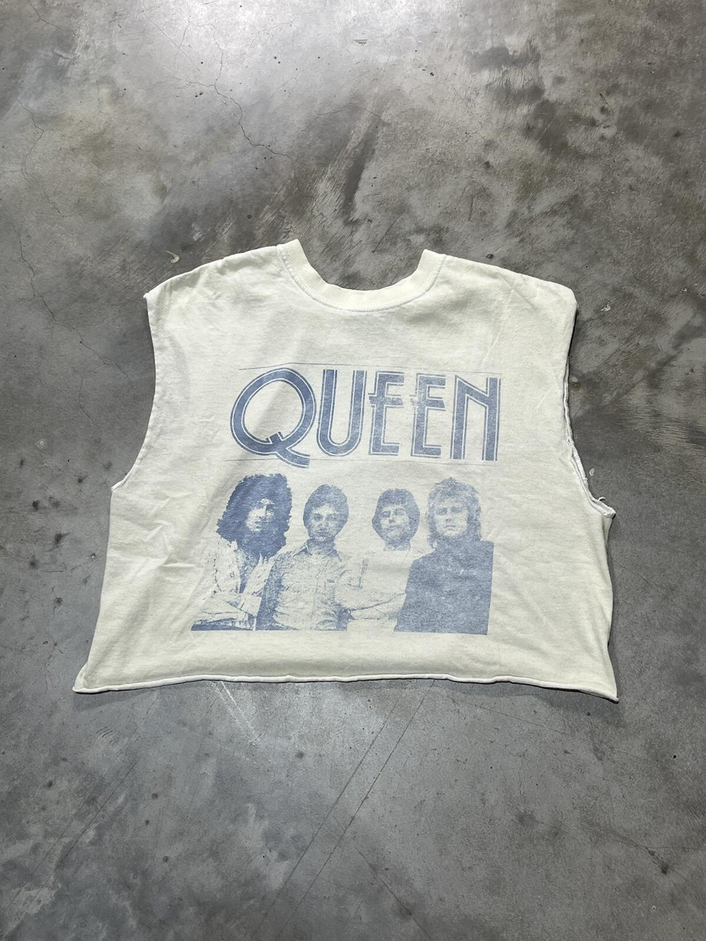 Queen Preowned Medium Cropped Tank Top T-shirt
