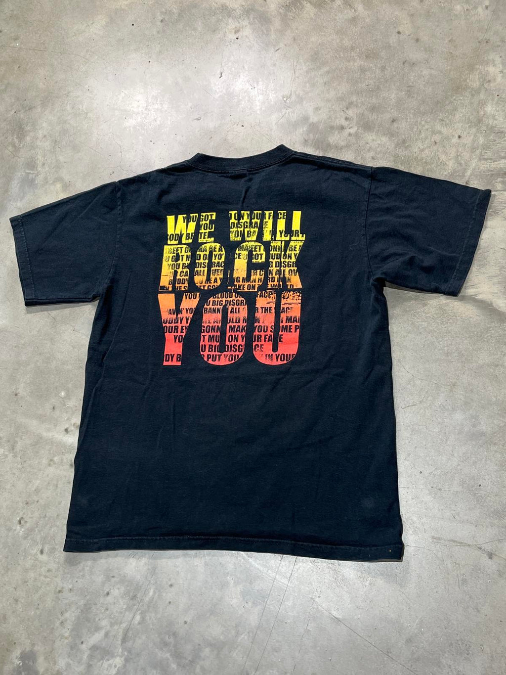 Queen Preowned Medium T-shirt