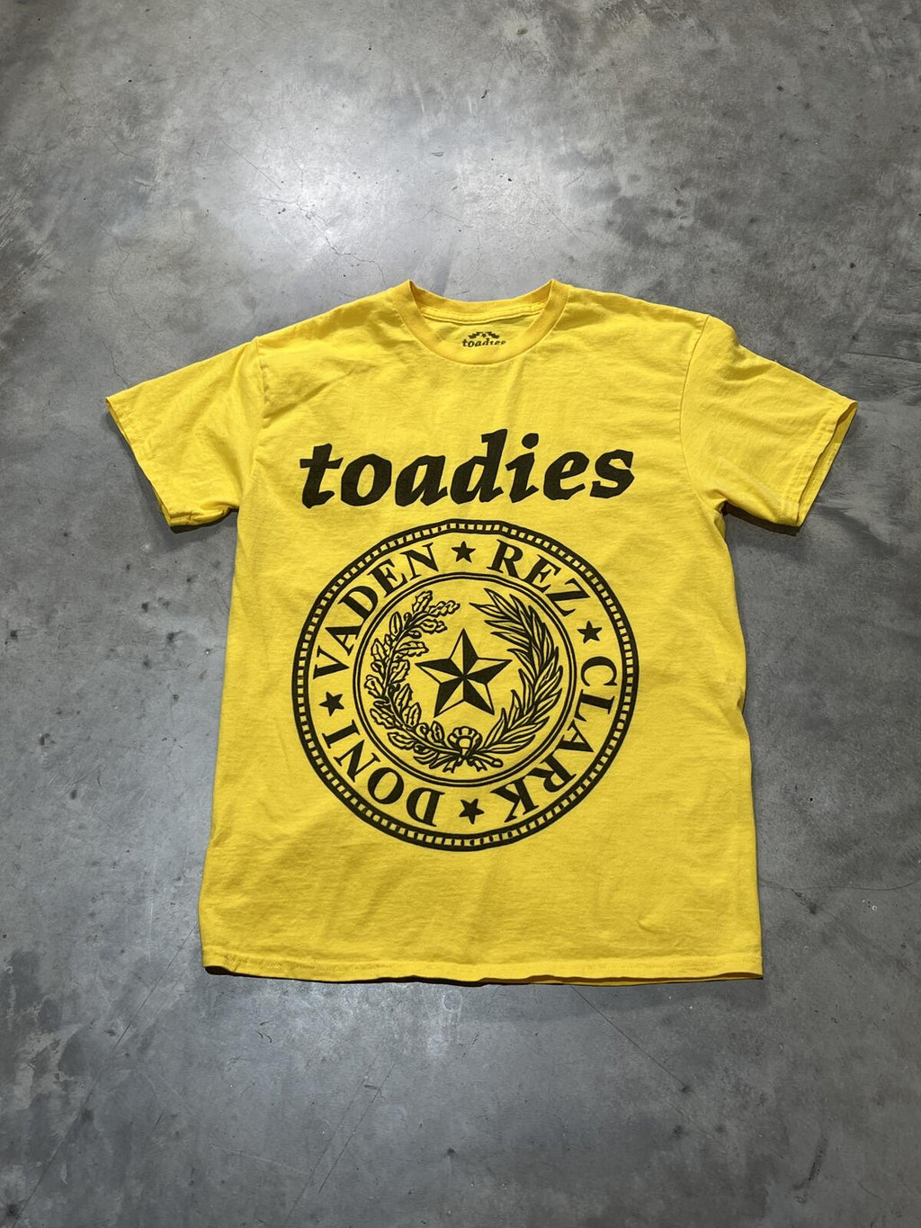Toadies Preowned Medium T-shirt