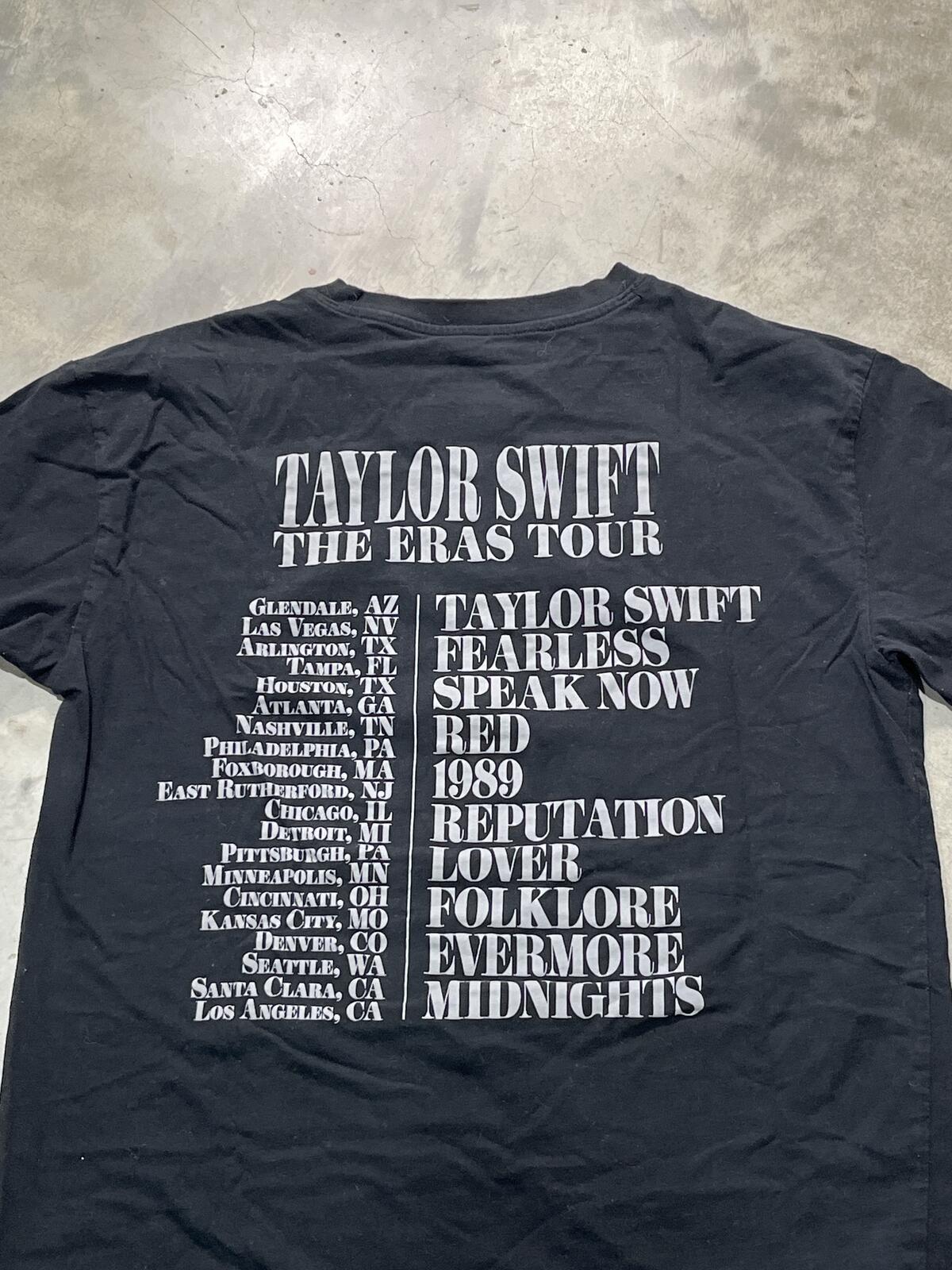 Taylor Swift Preowned Large T-shirt