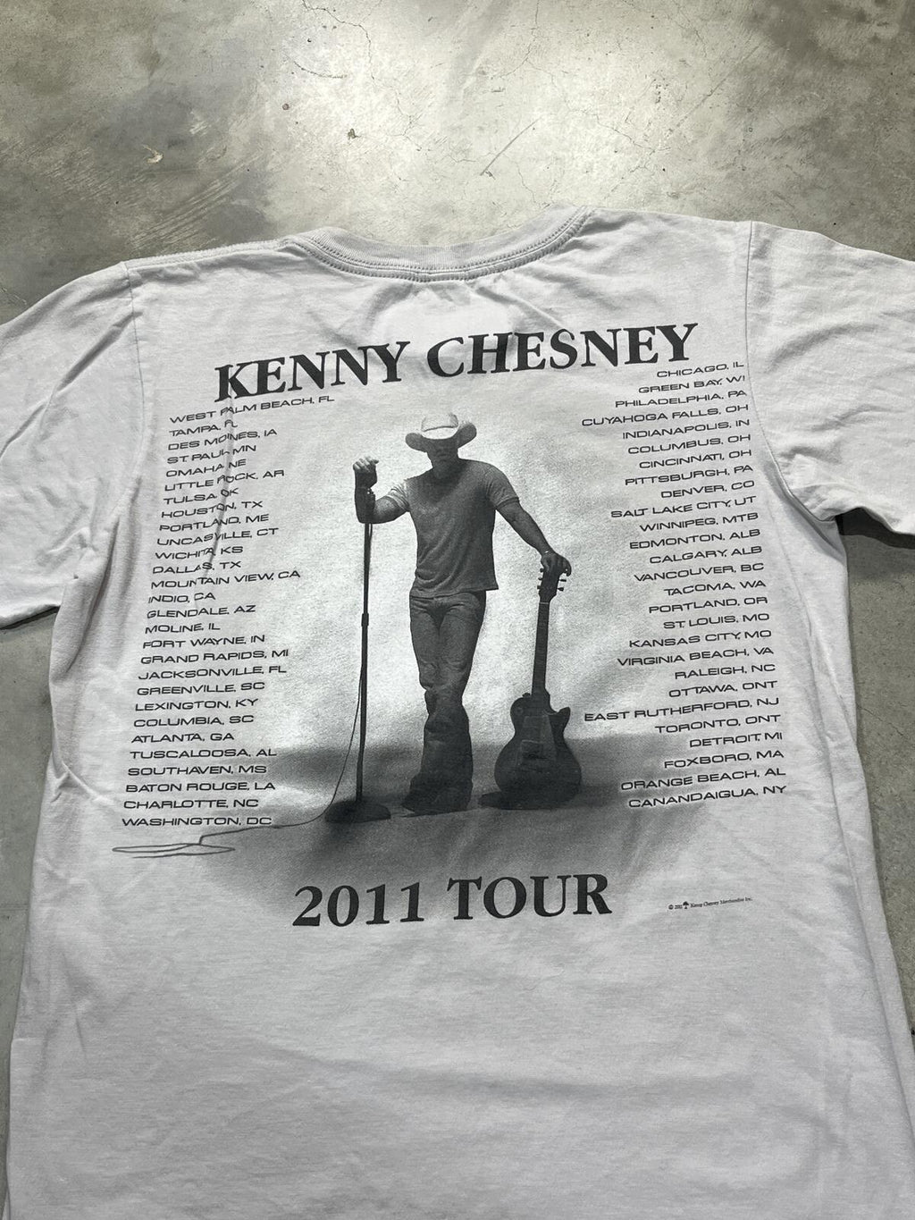 Kenny Chesney Preowned Small T-shirt