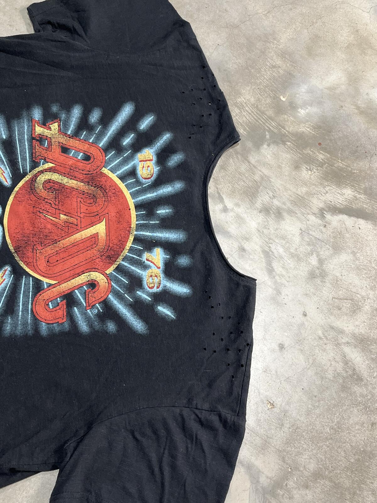 ACDC Preowned XL Distressed Cropped T-shirt
