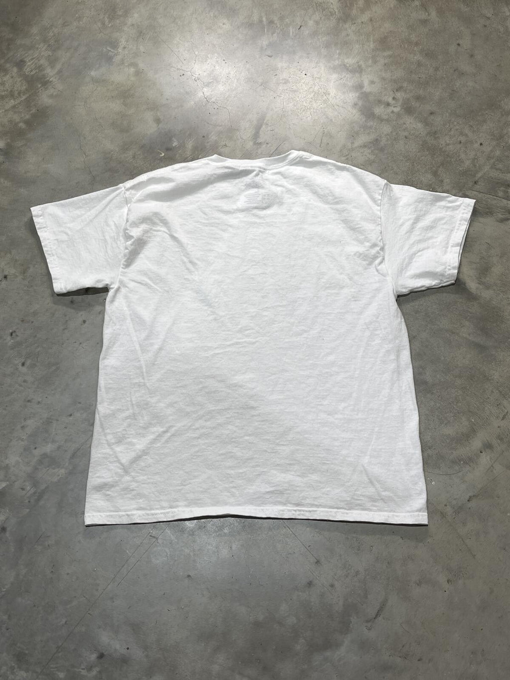 But**ole Surfers Preowned Large T-shirt