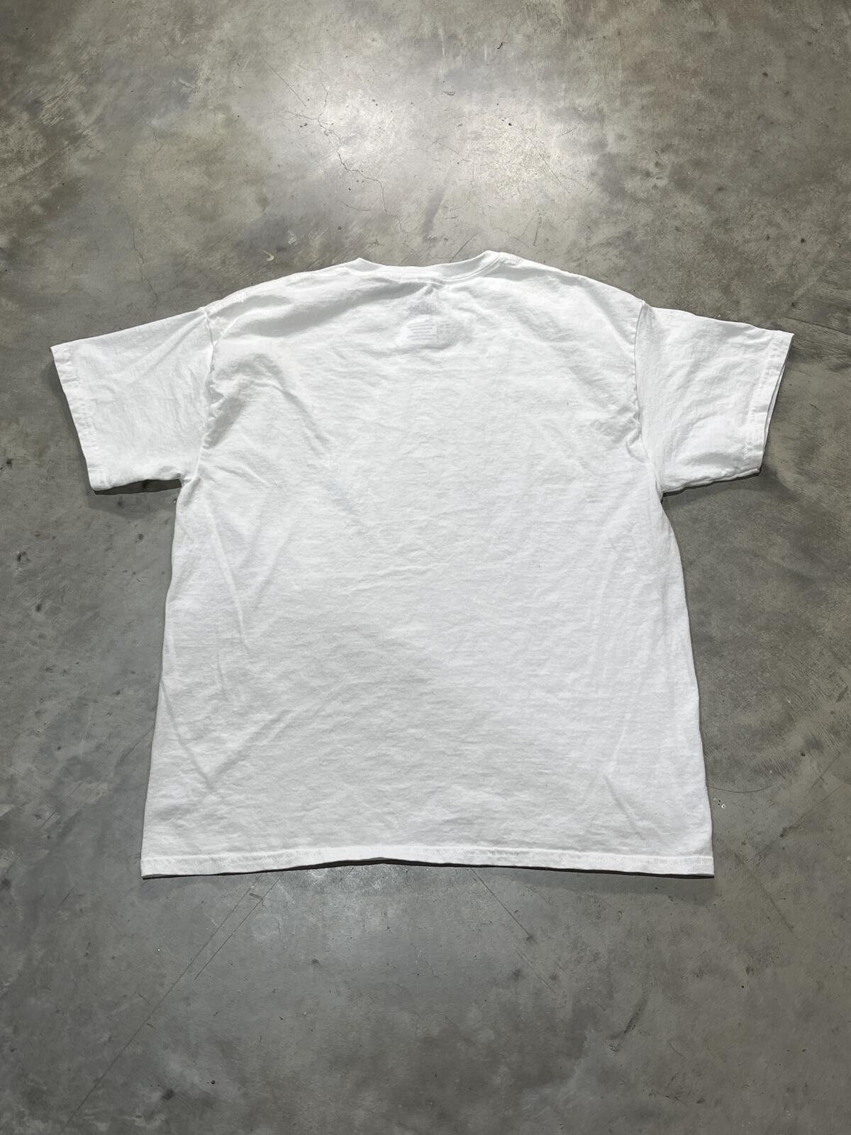 But**ole Surfers Preowned Large T-shirt
