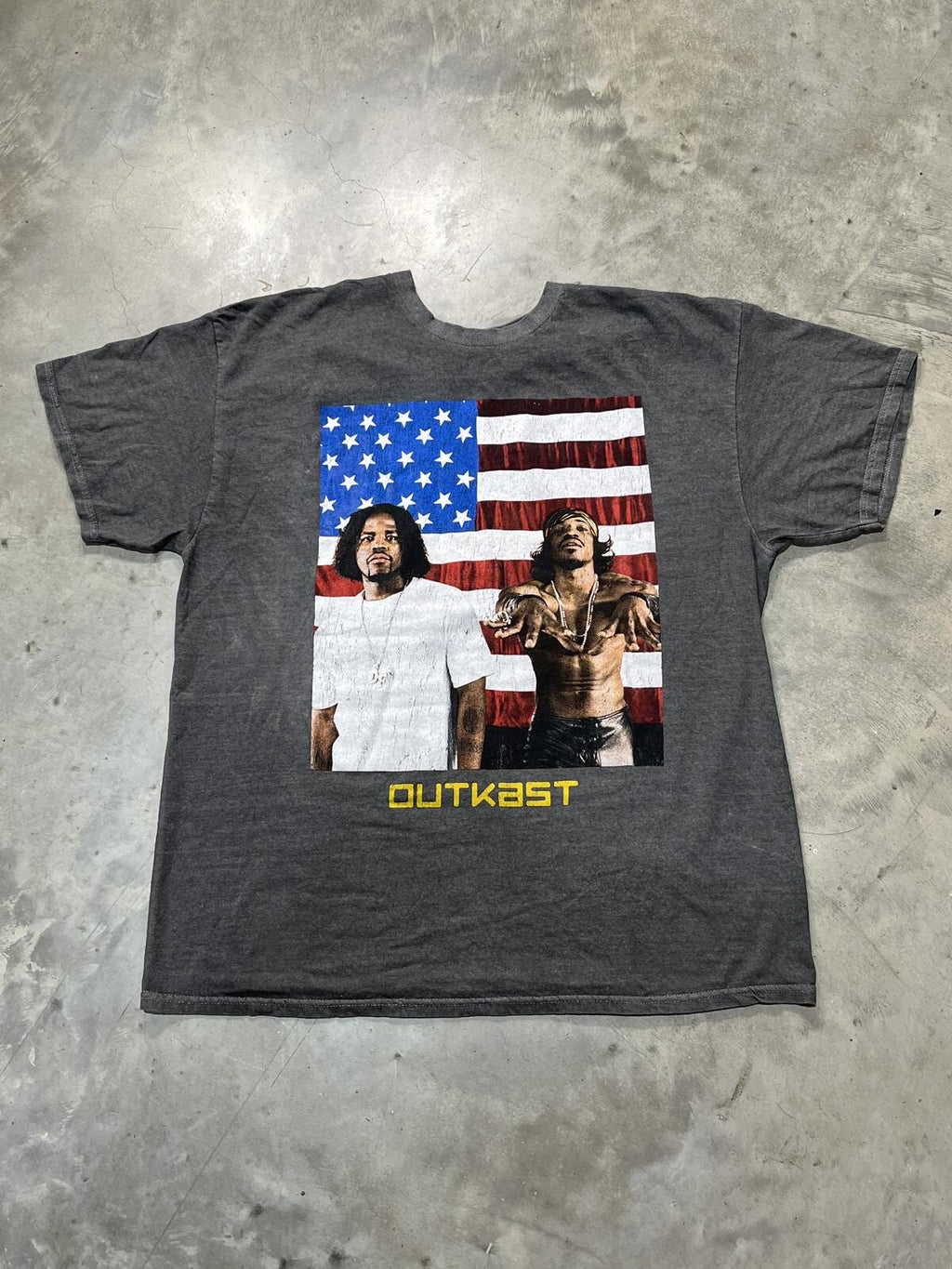 Outkast Preowned Large T-shirt