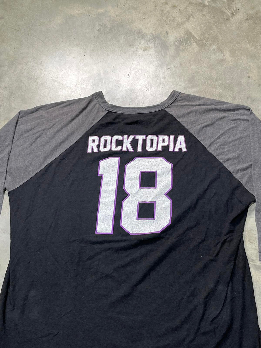 Rocktopia Preowned XL 3/4 Sleeve T-shirt