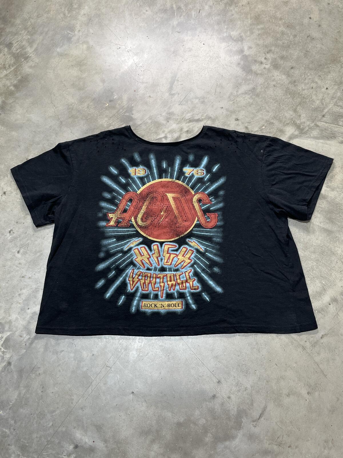 ACDC Preowned XL Distressed Cropped T-shirt
