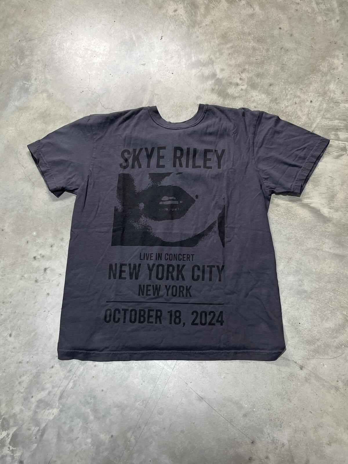 Skye Riley Preowned Medium T-shirt
