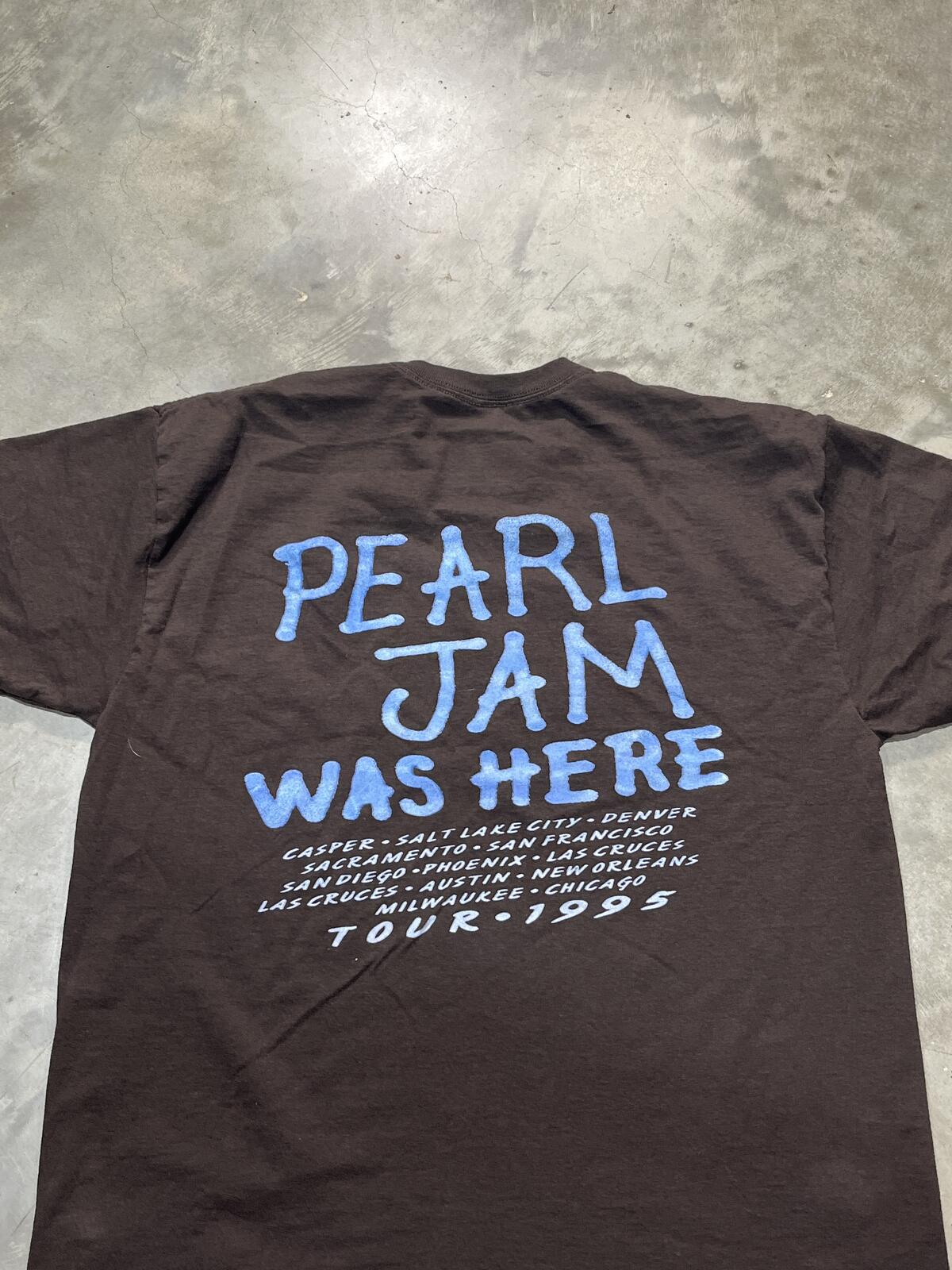 Pearl Jam Preowned Large T-shirt