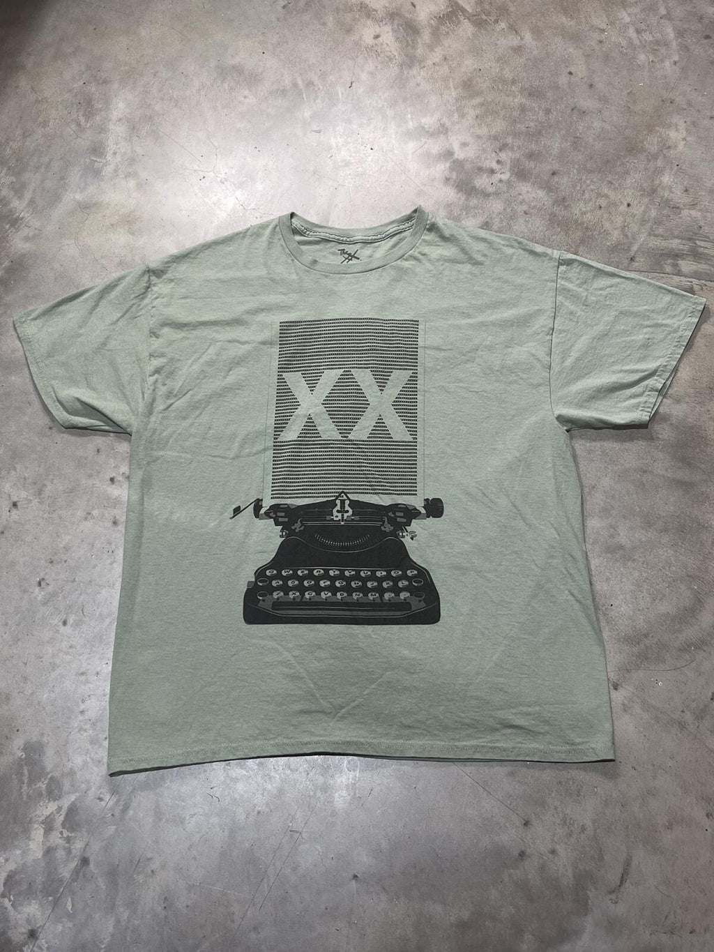The XX Preowned XL T-shirt