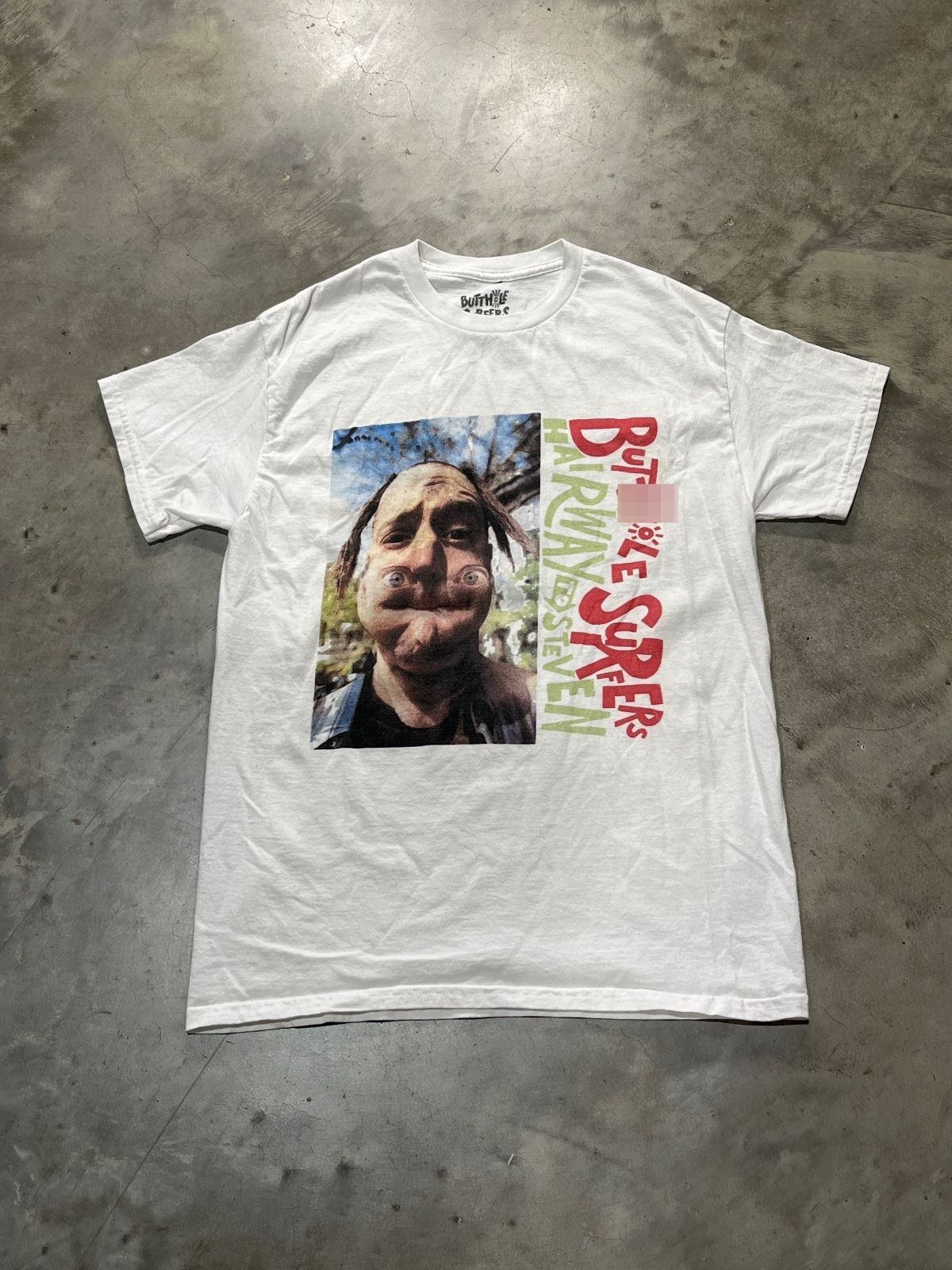 But**ole Surfers Preowned Medium T-shirt