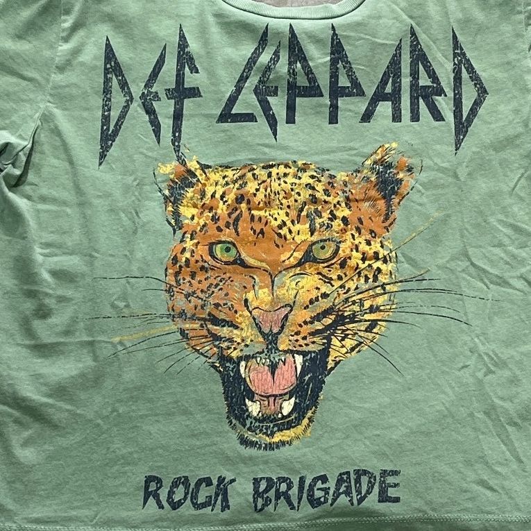 Def Leppard Preowned Medium Cropped T-shirt