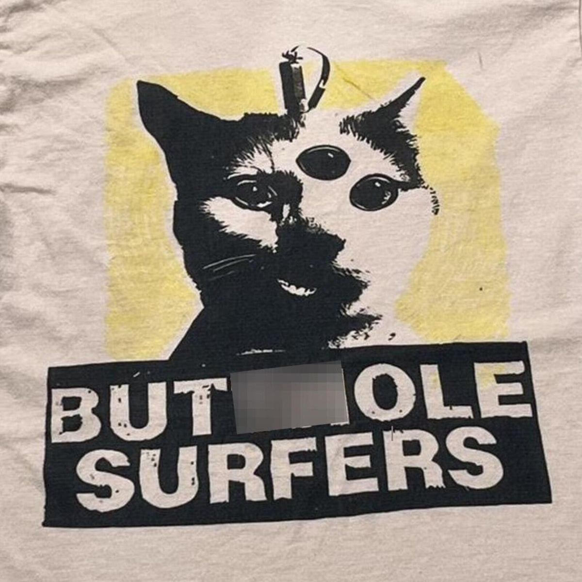 But**ole Surfers Preowned Small T-Shirt
