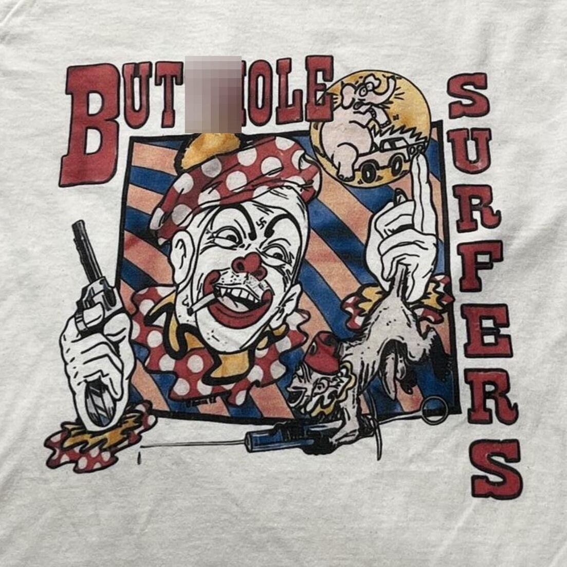 But**ole Surfers Preowned Medium T-shirt