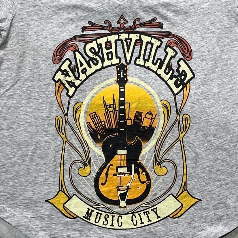 Nashville Tennessee Preowned Medium V-Neck T-shirt