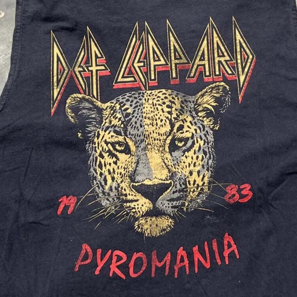 Def Leppard Preowned Medium Tank Top T-shirt