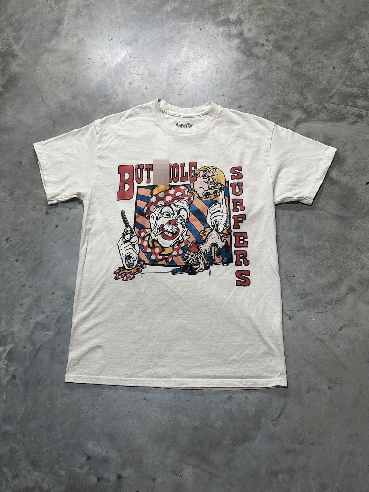 But**ole Surfers Preowned Medium T-shirt
