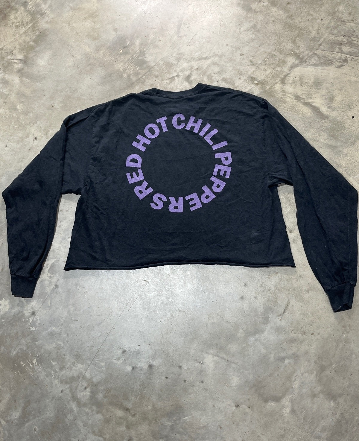Red Hot Chili Peppers Preowned XL Long Sleeve Cropped T-shirt