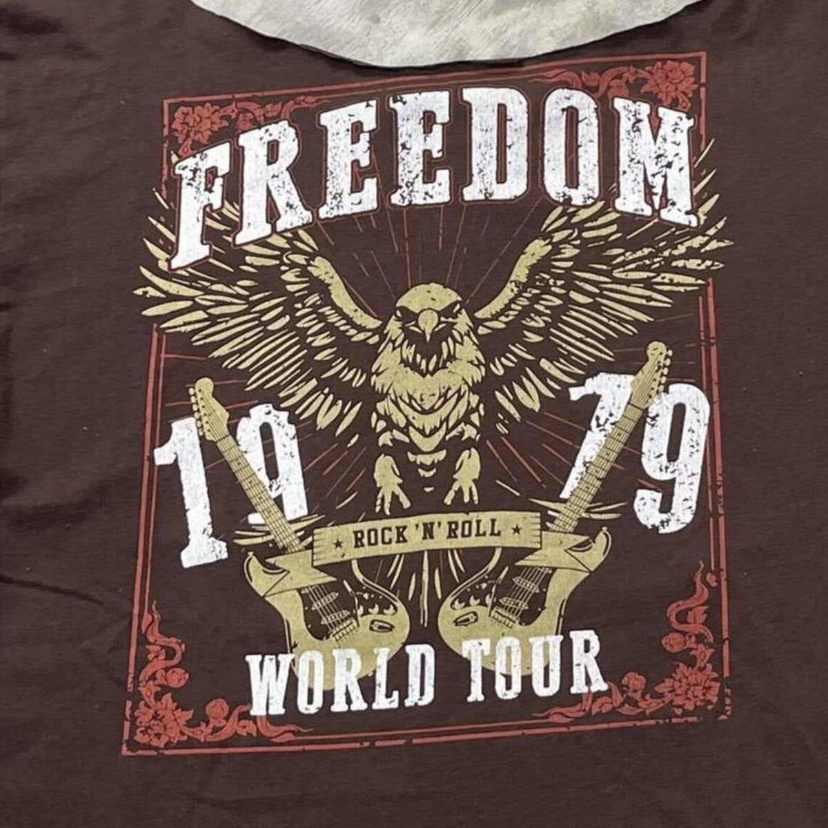 Rock N Roll Preowned Medium Cropped Neckline T-shirt