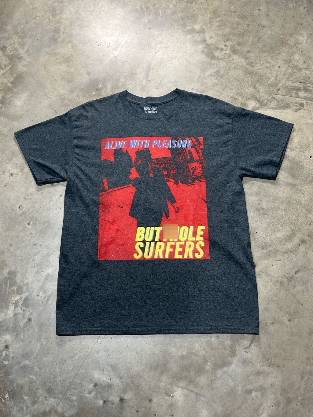But**ole Surfers Preowned Large T-shirt
