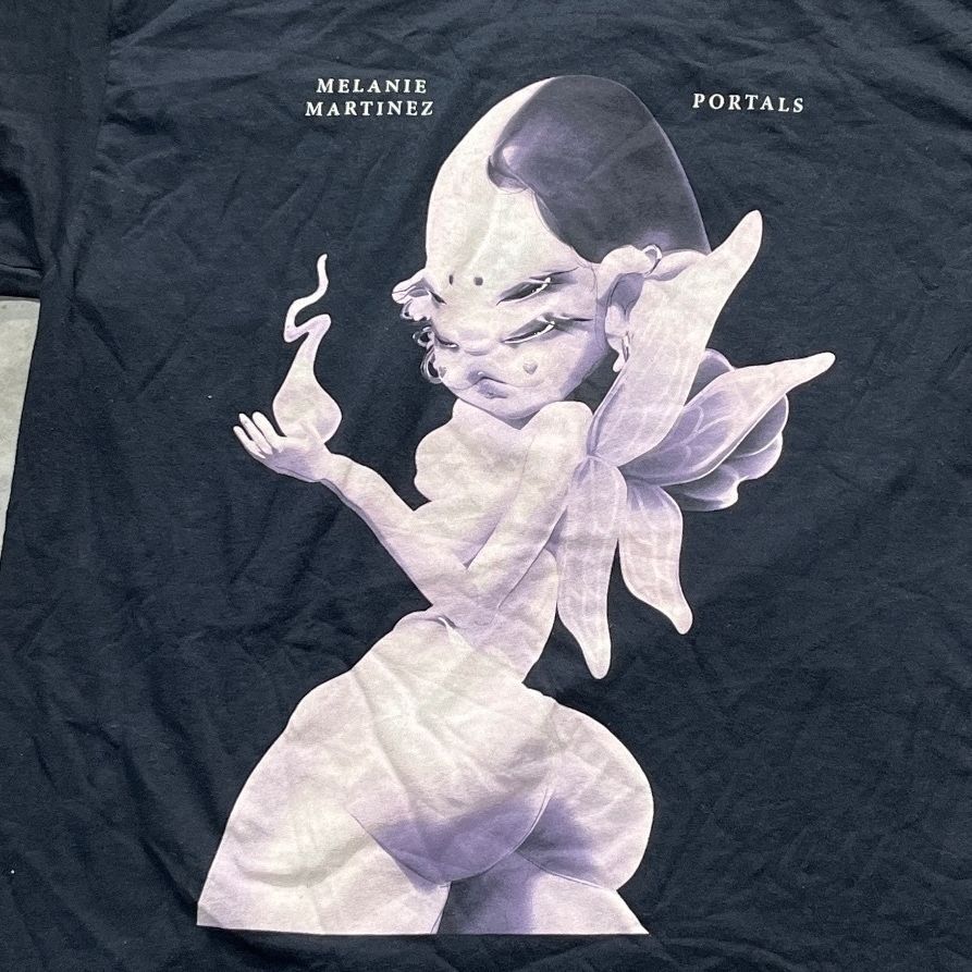 Melanie Martinez Preowned XL T-shirt