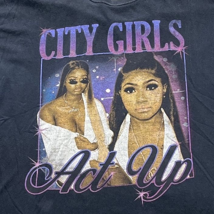 City Girls Act Up Preowned XL T-shirt