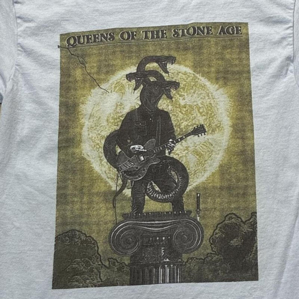 Queens Of The Stone Age Preowned Medium T-shirt