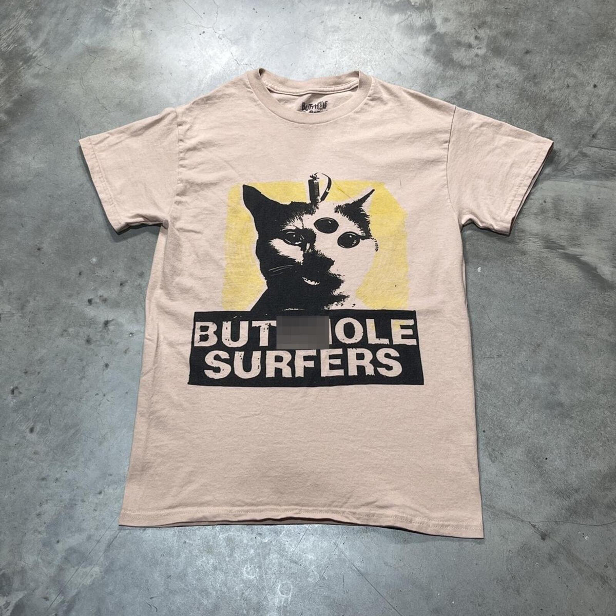 But**ole Surfers Preowned Small T-Shirt