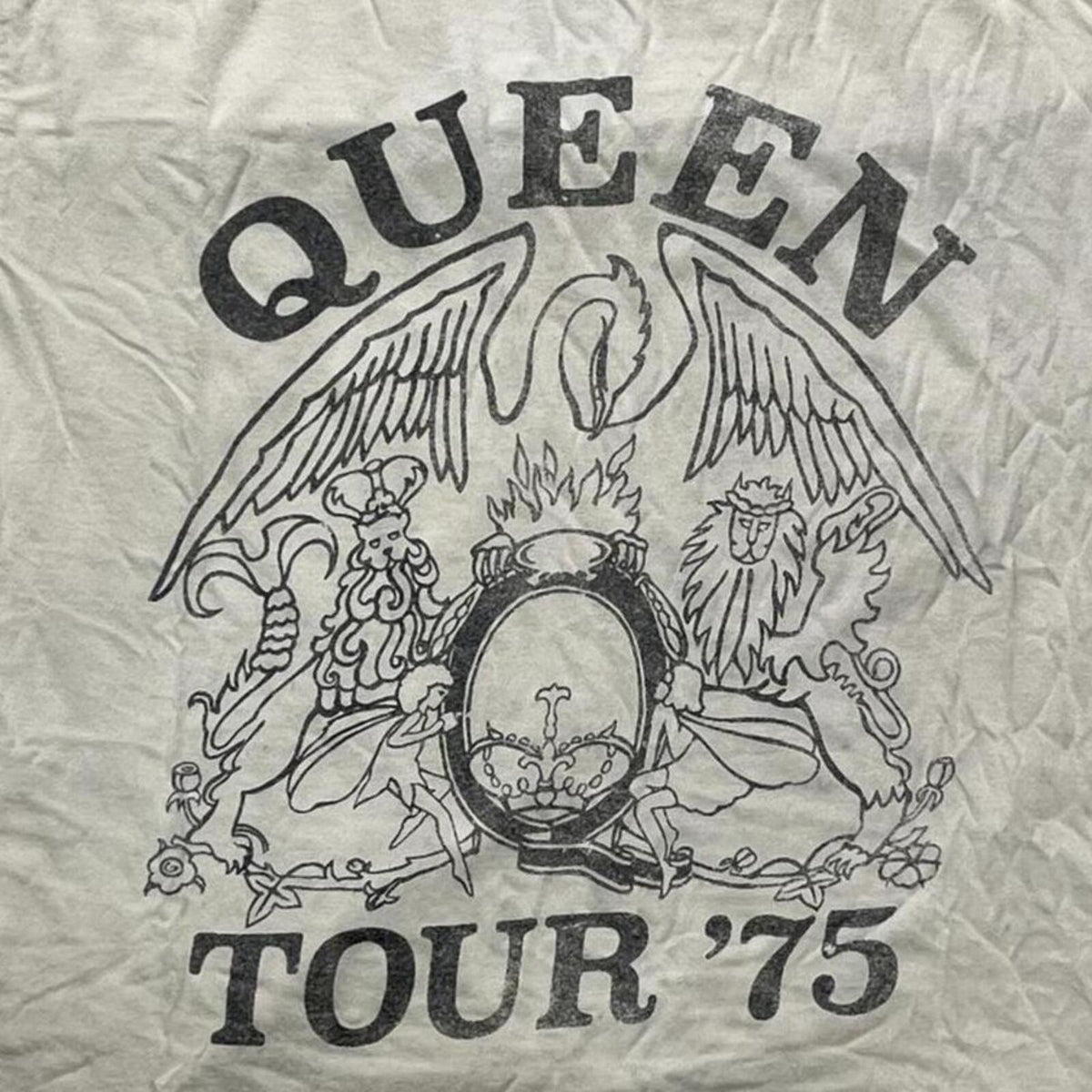 Queen Preowned Medium T-shirt