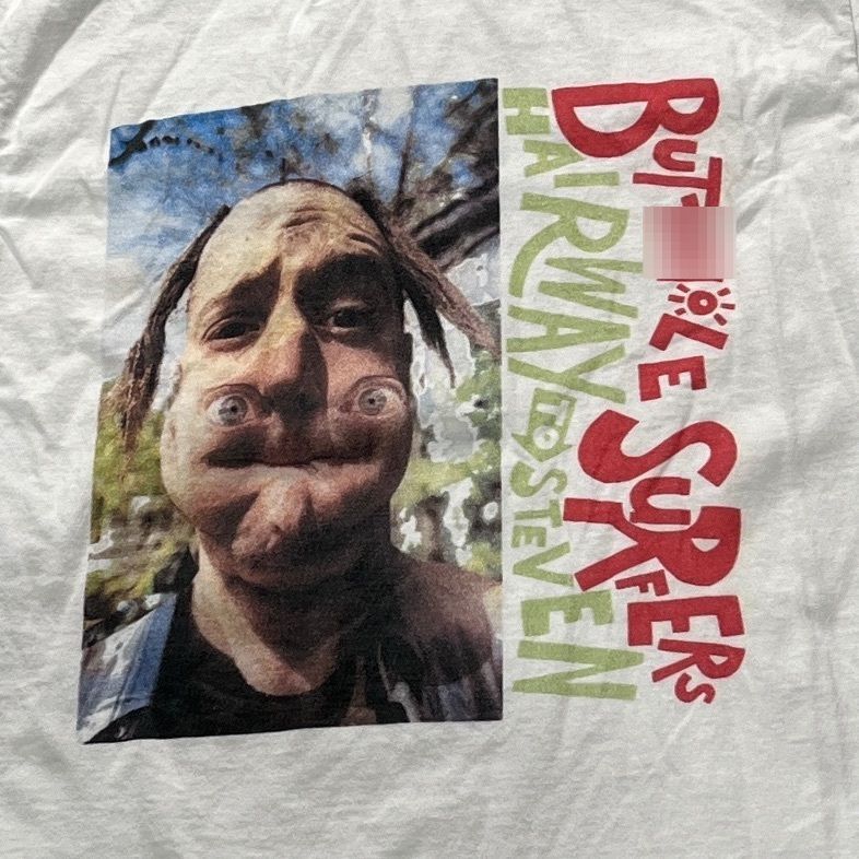 But**ole Surfers Preowned Medium T-shirt