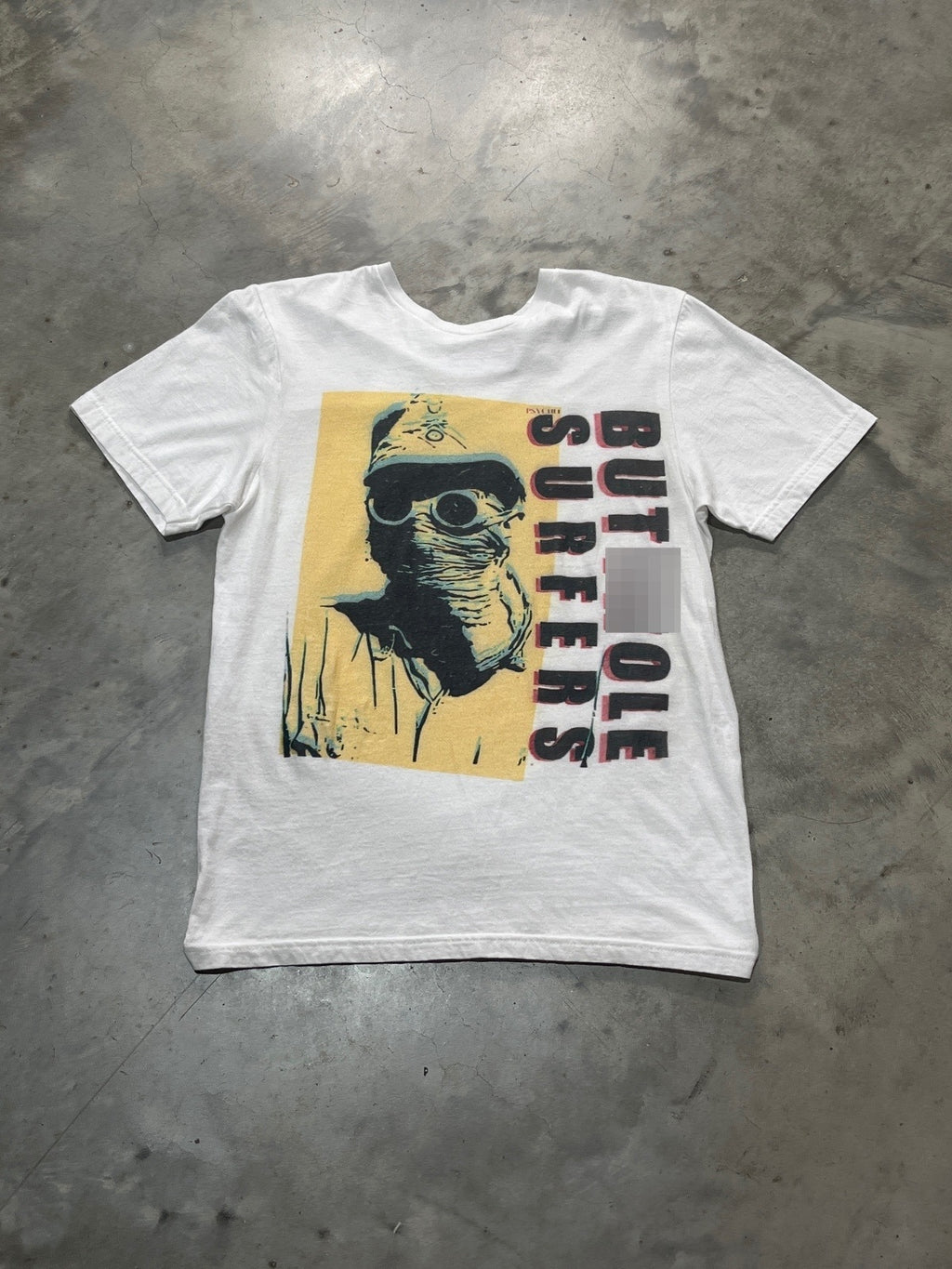 But**ole Surfers Preowned Small T-Shirt