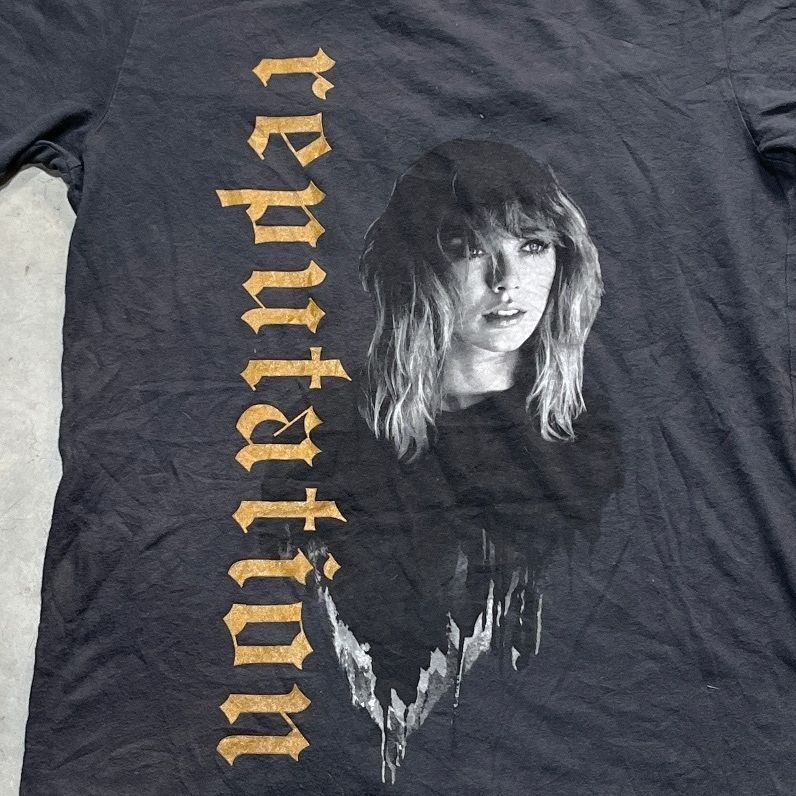 Taylor Swift Preowned Small T-shirt