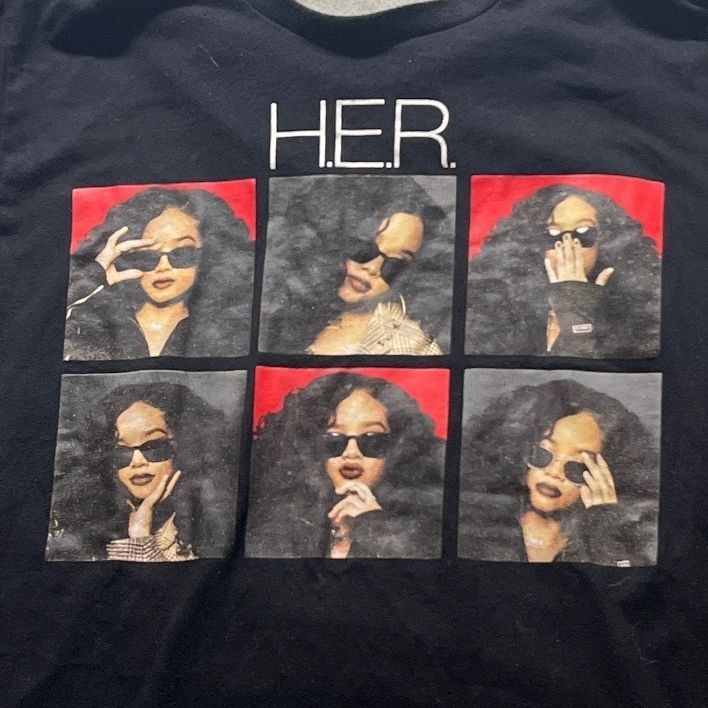 H.E.R. Preowned Small Long Sleeve T-shirt