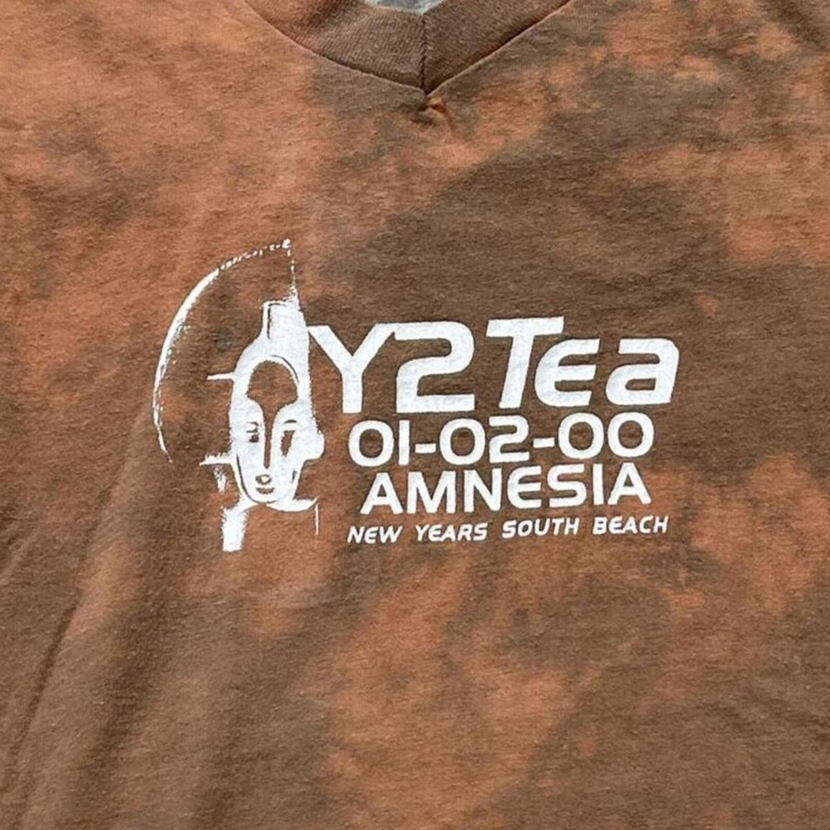 Y2Tea Amnesia Preowned Large V-Neck Tie Dye T-shirt