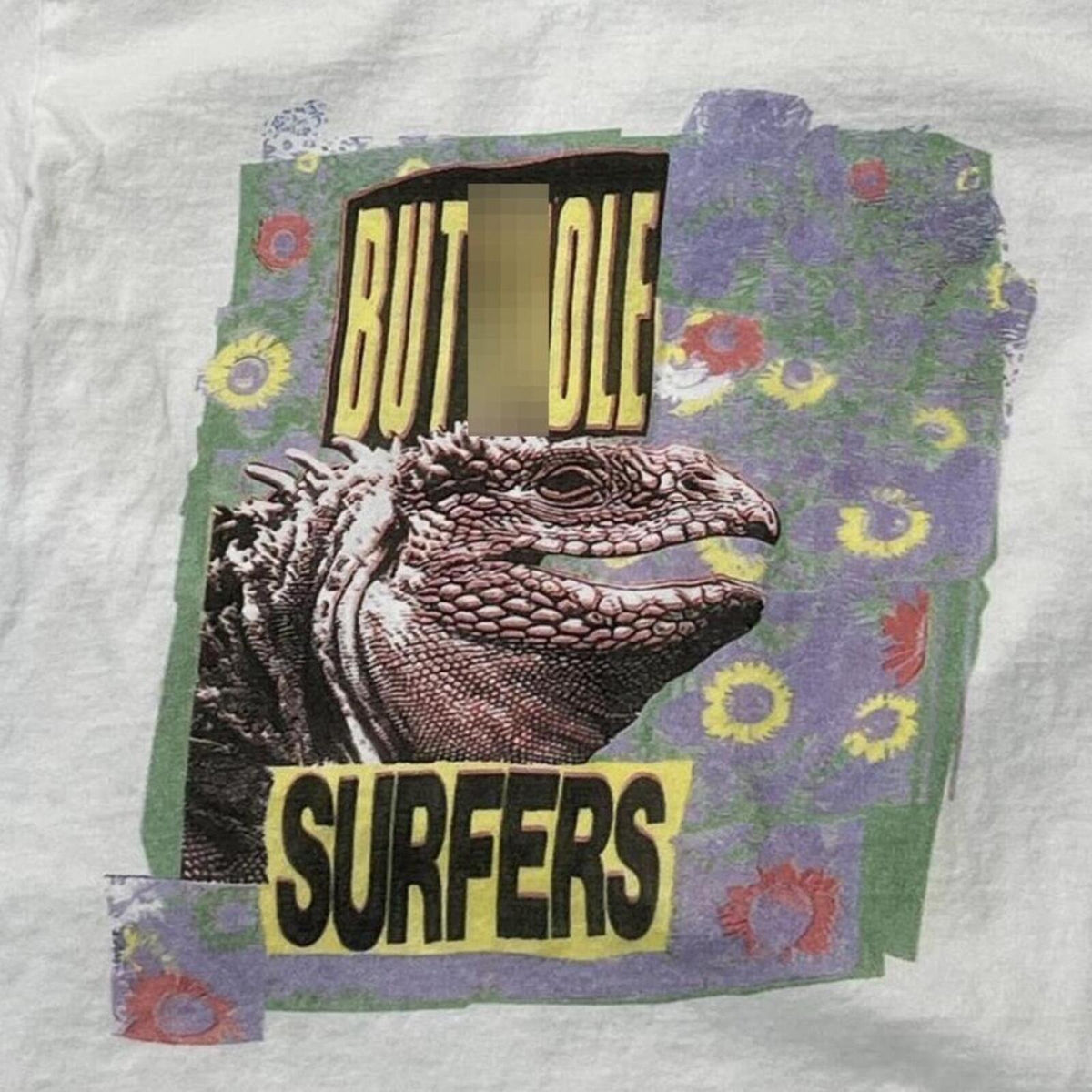 But**ole Surfers Preowned Medium T-shirt