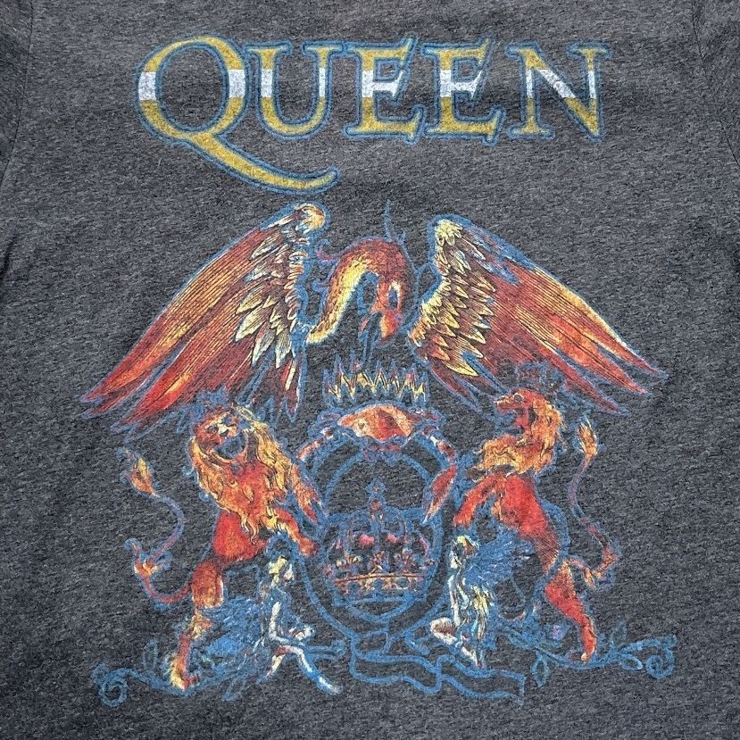 Queen Preowned Medium T-shirt