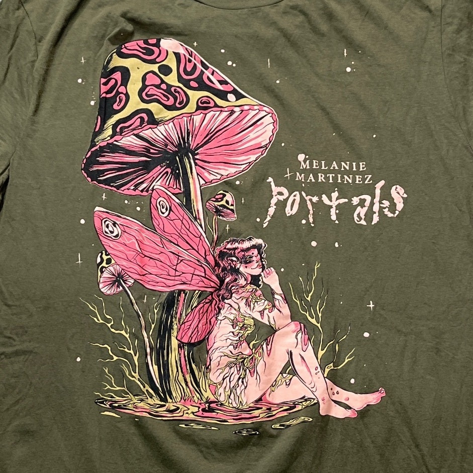 Melanie Martinez Preowned XL T-shirt