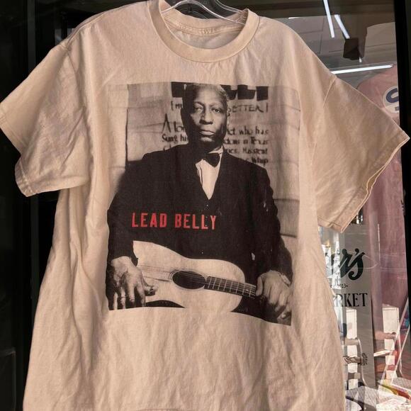 Lead Belly Preowned Large T-shirt