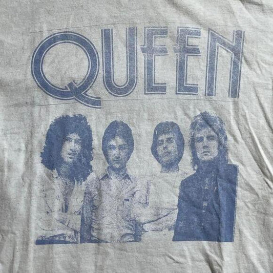 Queen Small PreOwned Graphic T-Shirt