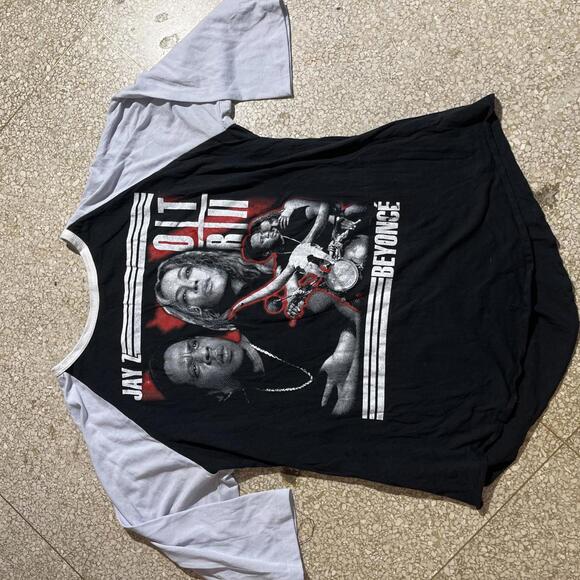 On The Run 2 preowned Medium Band T-shirt