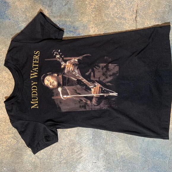 Muddy Waters preowned women’s Medium T-shirt