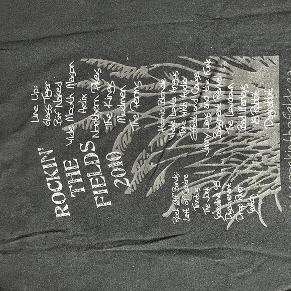 Rockin the fields Preowned Medium Band T-shirt
