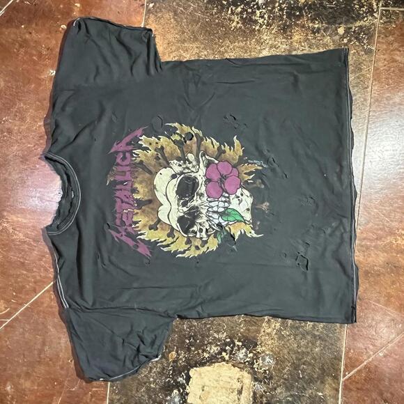 Metallica Preowned distressed OS Band T-shirt
