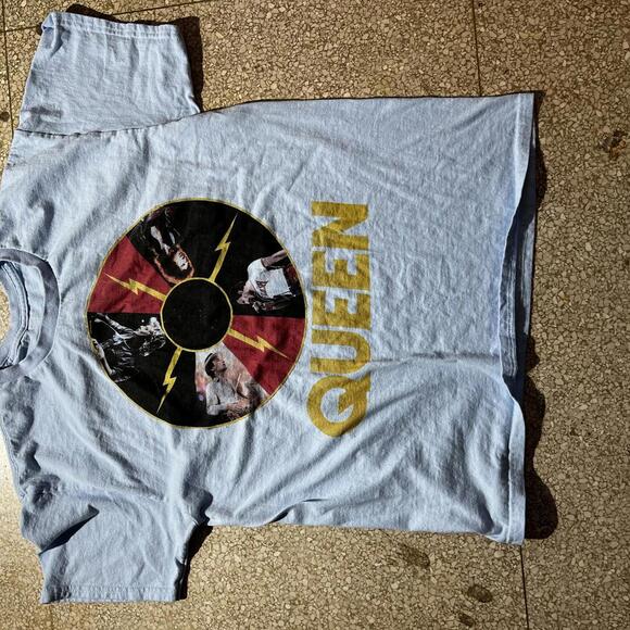 Queen preowned Large Band T-shirt