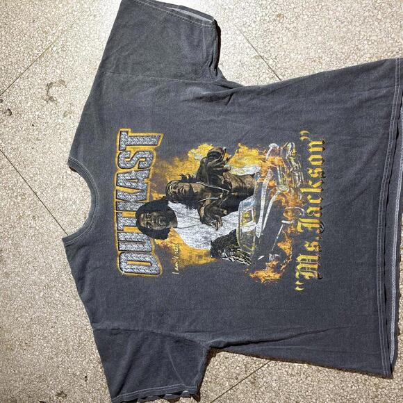 OutKast PreOwned XL band tshirt