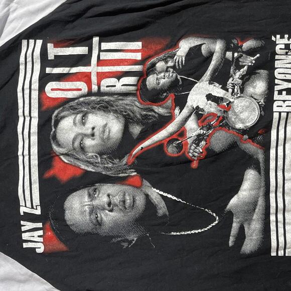 On The Run 2 preowned Medium Band T-shirt