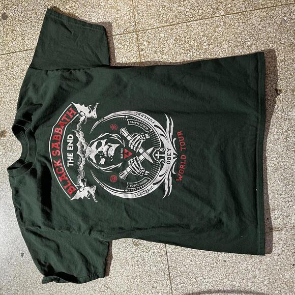 Black Sabbath preowned Large Band T-shirt