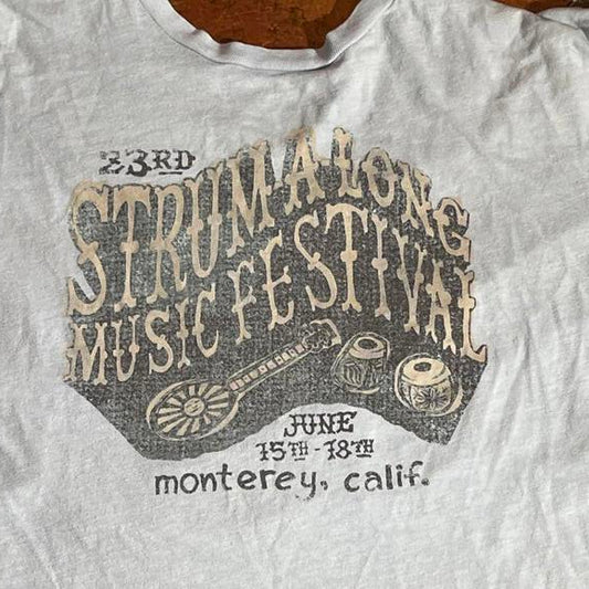 Strum along music festival Preowned Large T-shirt
