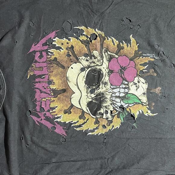 Metallica Preowned distressed OS Band T-shirt
